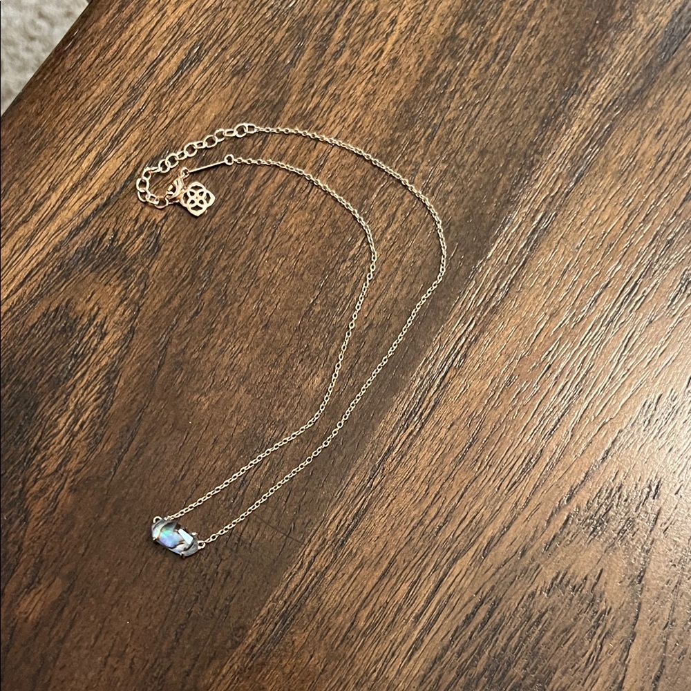 EUC Kendra Scott Rose Gold Chain Necklace with Iridescent Pendant